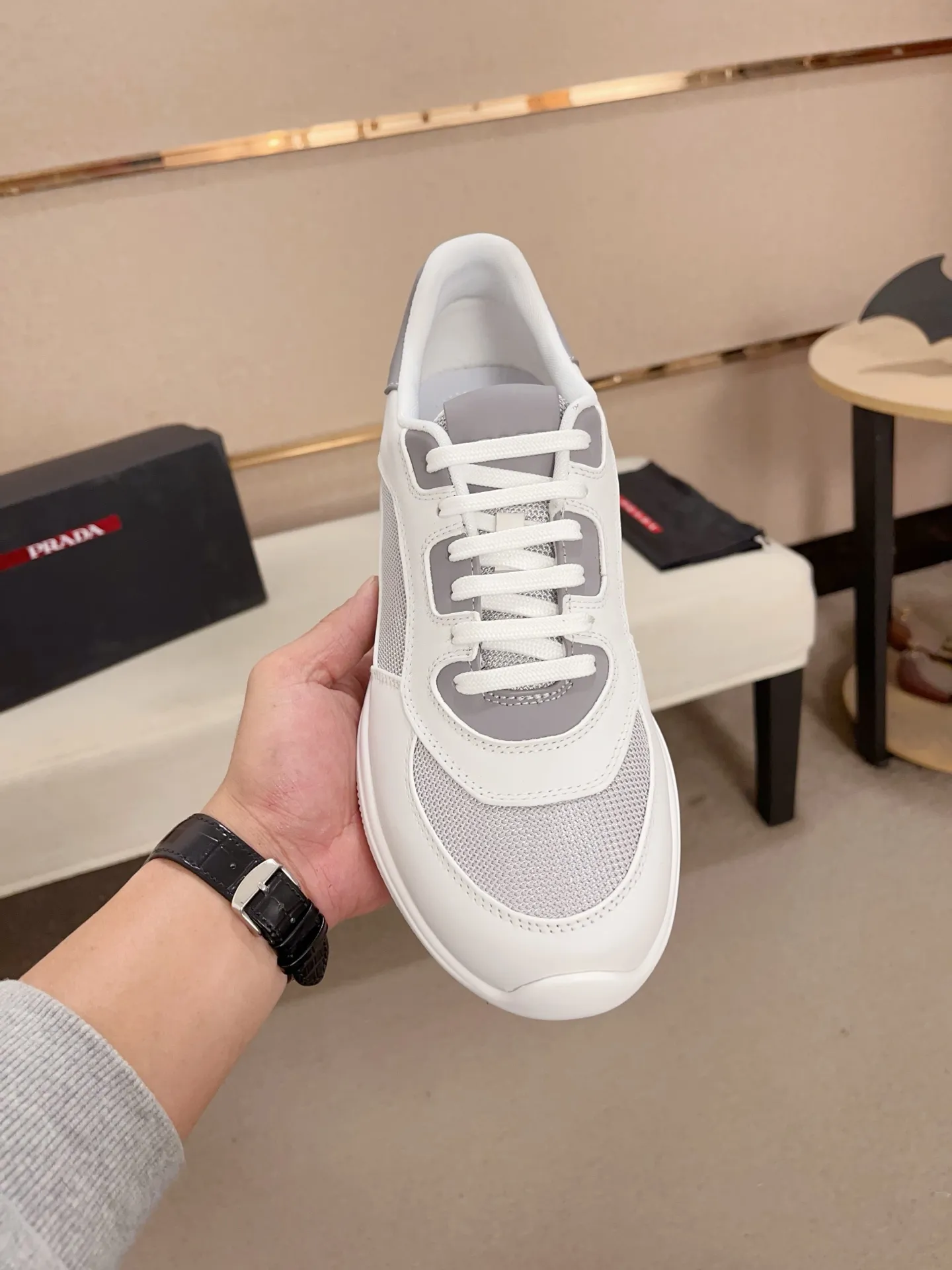 Men's shoes 💰 720💰 ✔️✔️✔️Top high version. High-quality new PRADA (Prada) counters are launched at the same time. The new men's shoes and 😘 fabrics are made of high-tech glue-making technology. Lining: Full cowhide lining. 👍🏿High-end☄️Open-molded non-slip rubber outsole, exquisite lines, simple and elegant, comfortable and high-end for leisure travel. Code number: 39 to 44 (can be customized 45-46-47, non-returnable)